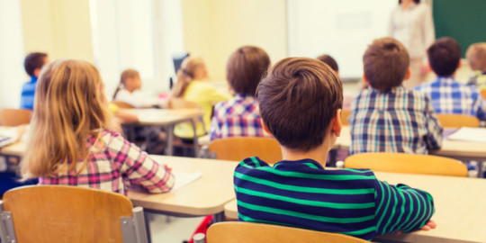 Учитель не разрешает переписать контрольную и исправить оценку: законно ли это?