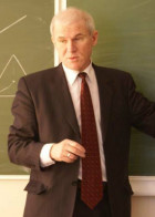 Репетитор Виктор Эдуардович