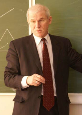 Репетитор Виктор Эдуардович