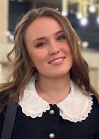 Репетитор Аделина Ильшатовна